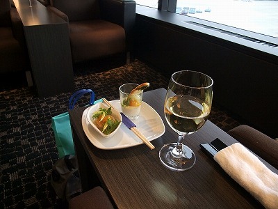 airport lounge - Narita airport ANA suite lounge