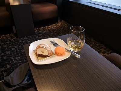 Airport lounge - Tokyo Narita airport ANA Suite lounge (International terminal)