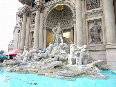 sightseeing - Las Vegas (Nevada, USA) - The Trevi fountain (in front of the Forum Shops)